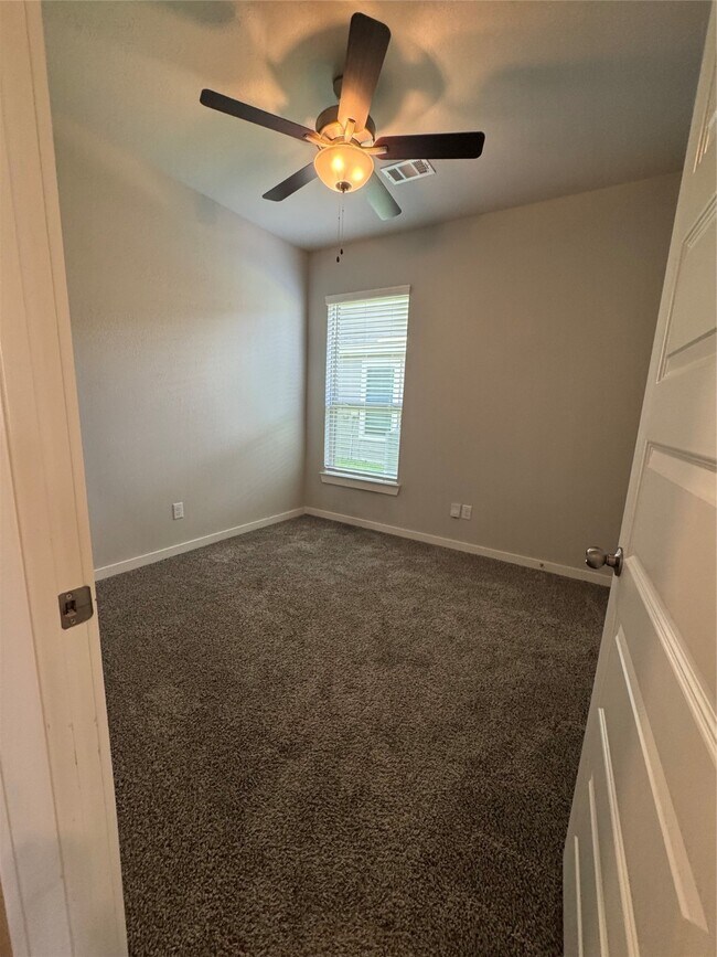 Building Photo - 9906 Grosbeak Ln