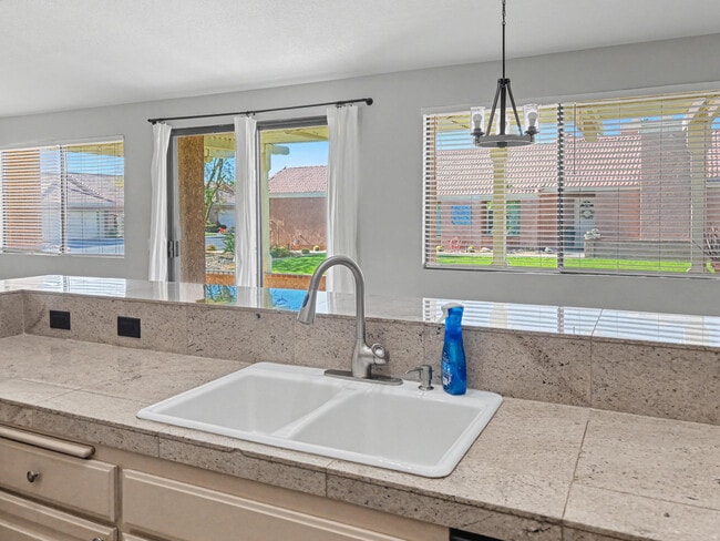 Building Photo - 76915 Turendot St