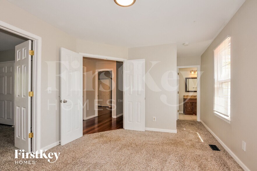 Building Photo - 69 Oak Valley Dr