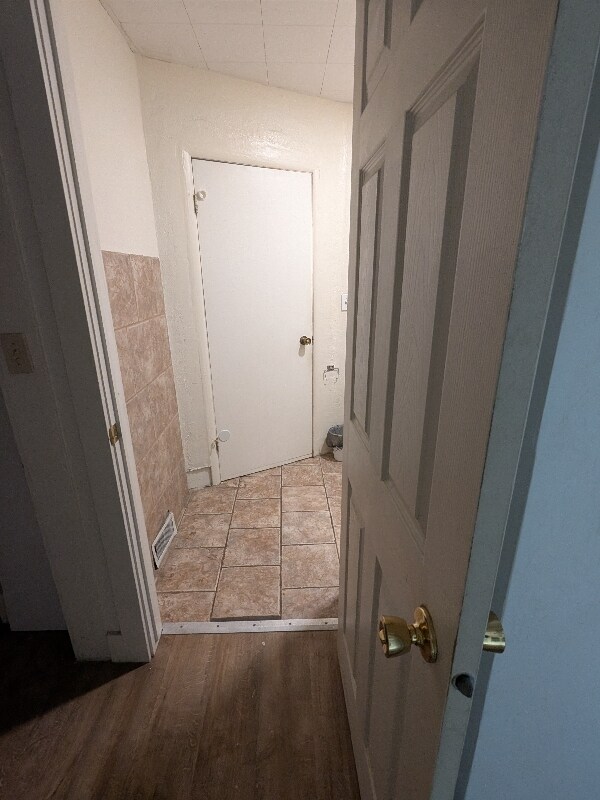 Building Photo - 106 E 1st S