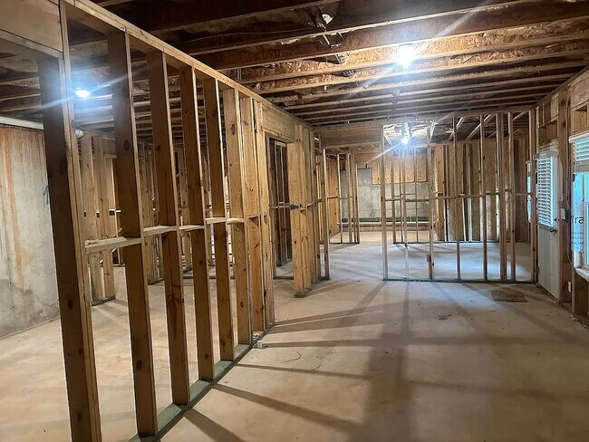 Building Photo - 1519 Windward Dr