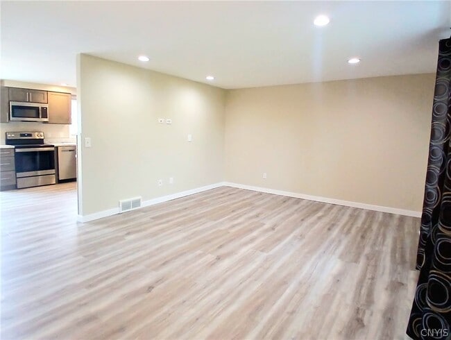 Building Photo - 8244 Mantova Dr