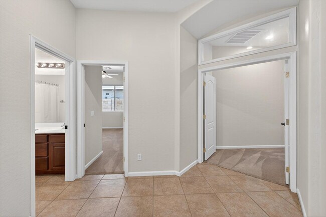 Building Photo - 4385 S Crosscreek Dr