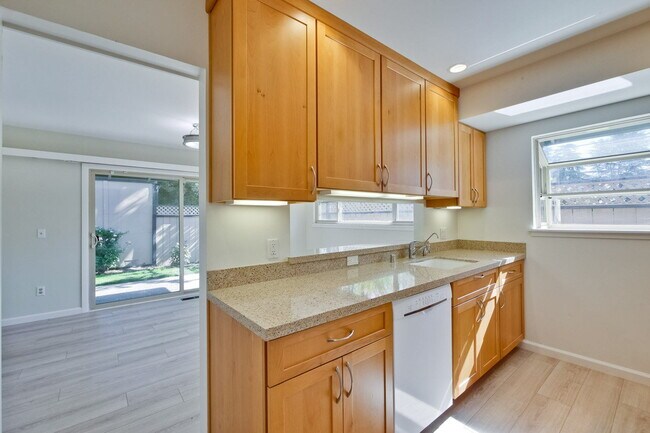 Building Photo - Single Story Townhome in Cherry Chase Neighborhood of Sunnyvale!