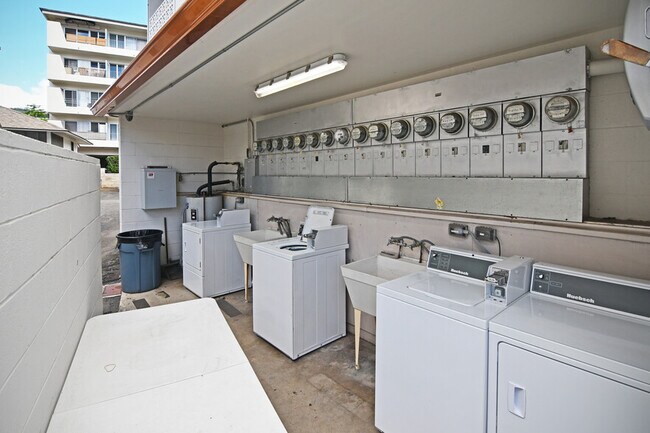 Building Photo - 1630 Kewalo St