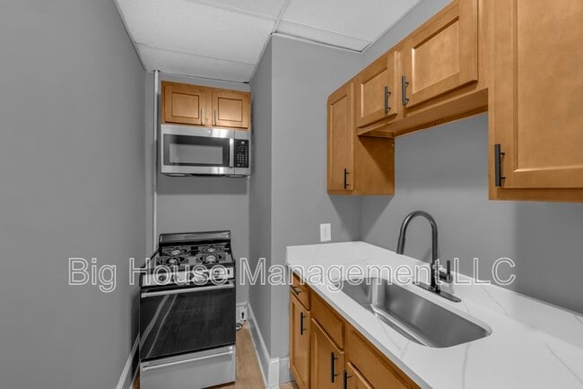 Building Photo - 339 E 25th St