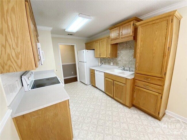 Building Photo - 197 Lewis Dr