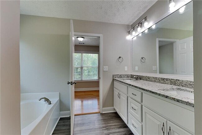 Building Photo - 990 Golden Meadows Ln