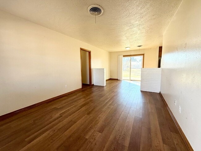 Building Photo - Close to Everything!