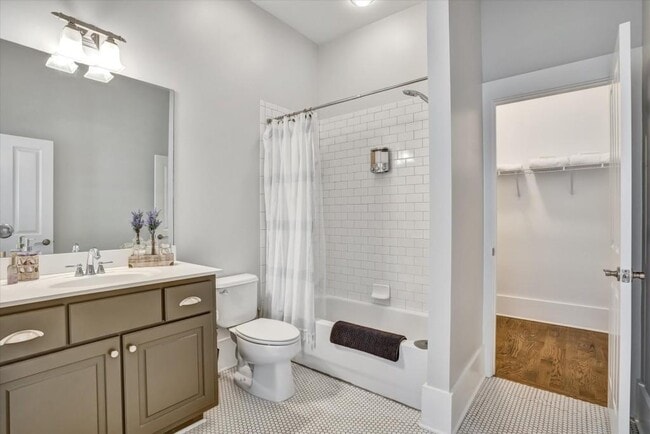 Building Photo - 10671 Serenbe Ln