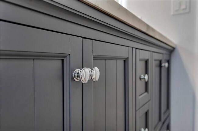 Building Photo - 10 Anthony Ave