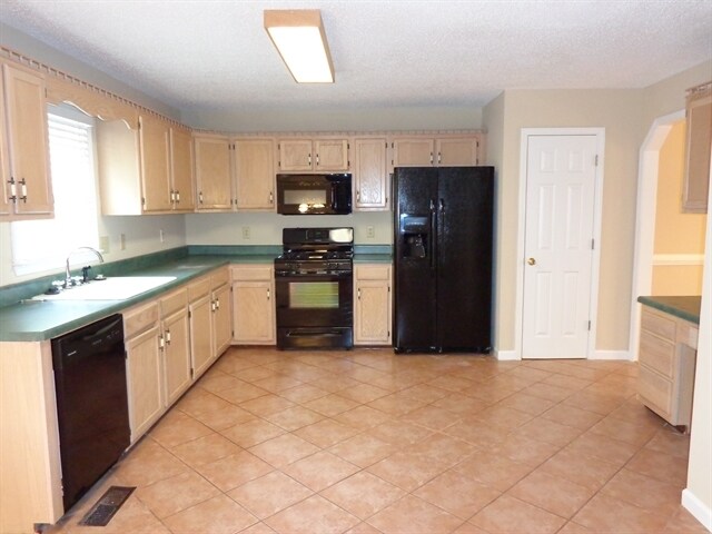 Building Photo - 48 Cambridge Ct