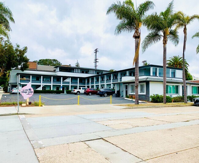 Building Photo - Remodeled First Floor Studio in La Jolla! - Right by the Water - Only $1,800mo!