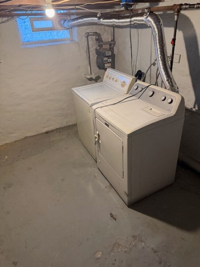 Building Photo - 2BR + Den Home with Private Backyard in Germantown