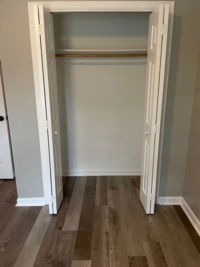 Building Photo - Available NOW – Renovated 3 Bedroom, 2 Bat...