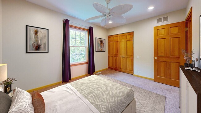 Building Photo - 1657 Fairport Dr