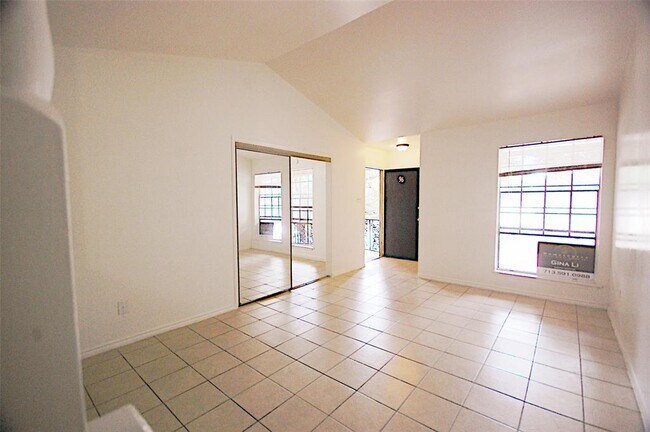Building Photo - 5704 Edgemoor Dr