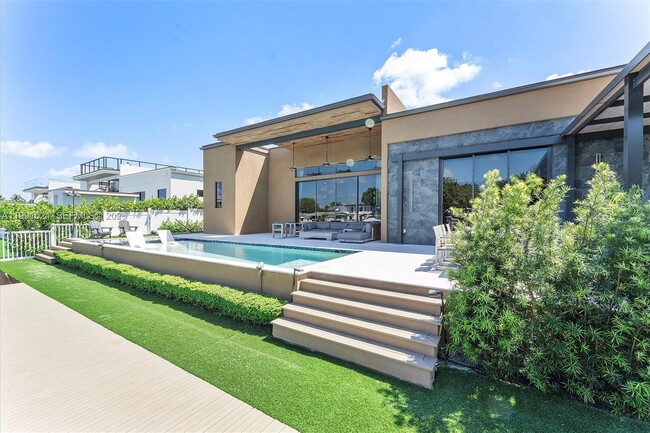 Building Photo - 2215 NE 19th St