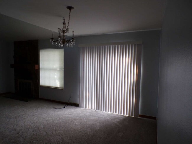 Building Photo - Heather Ridge Townhome (27XA)