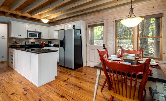 Building Photo - 363 Palisade Dr