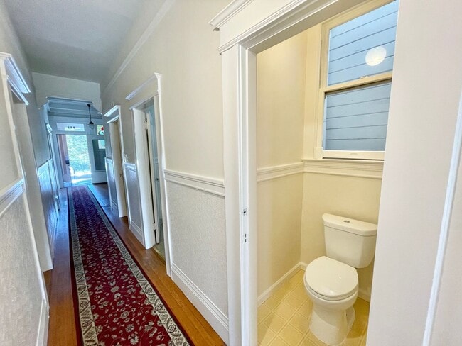 Building Photo - 927-929 Lincoln Way