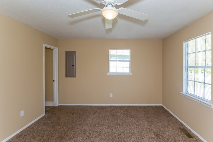 Building Photo - 4015 Goodwin Rd