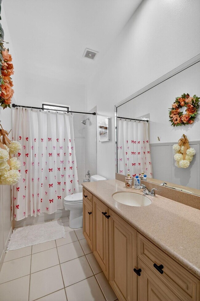 Building Photo - 10337 Trianon Pl