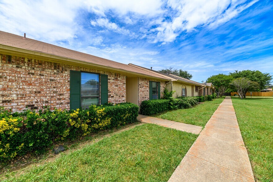 Building Photo - 9 E Mountain Creek Ct