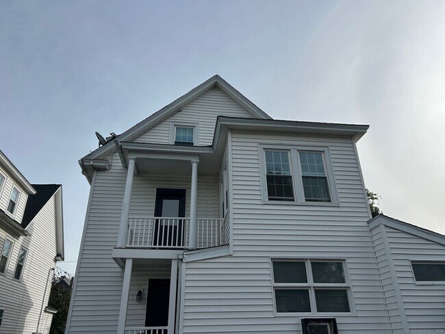 Building Photo - 592 3rd Ave