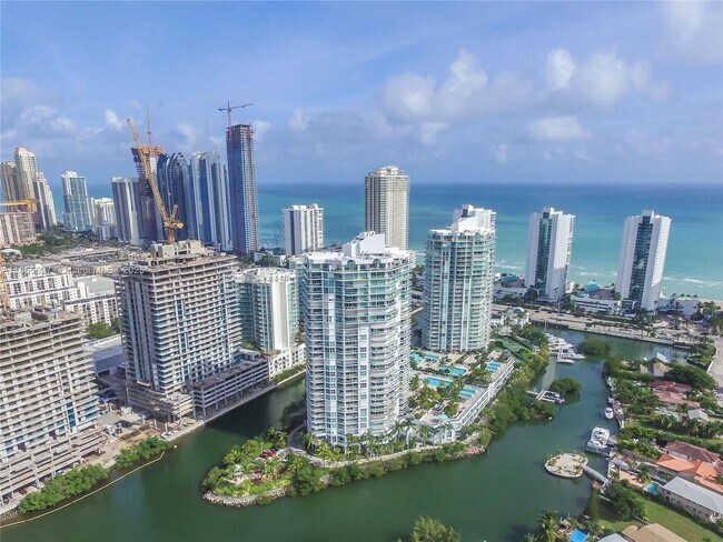 Building Photo - 16500 Collins Ave
