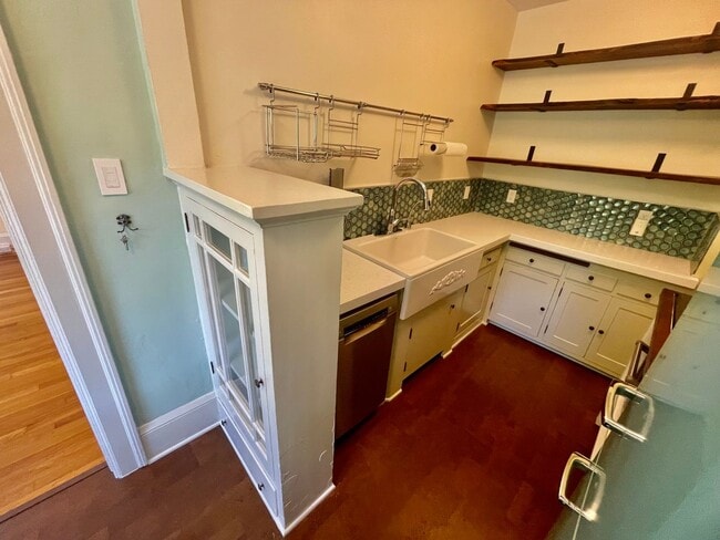Building Photo - Charming Studio off NW 23rd - PRIME LOCATION!