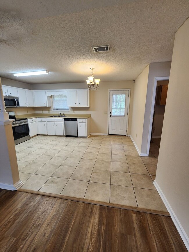 Building Photo - 906 Rice Ct