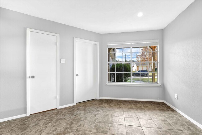 Building Photo - 7215 Dogwood Trail Dr