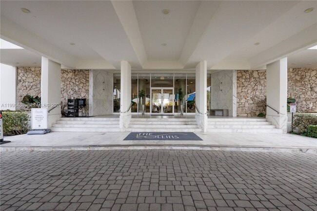 Building Photo - 6917 Collins Ave