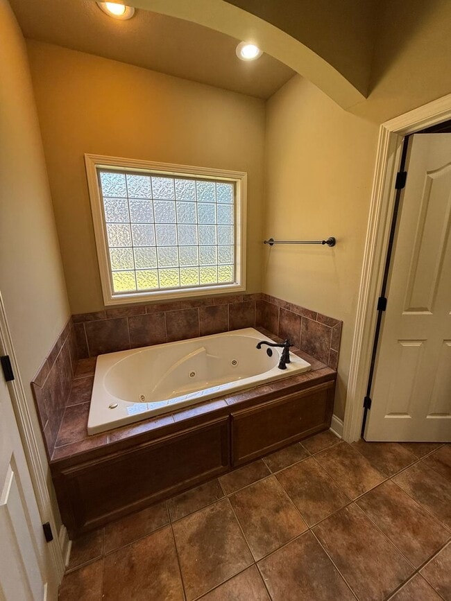 Building Photo - 2520 Granite Pointe