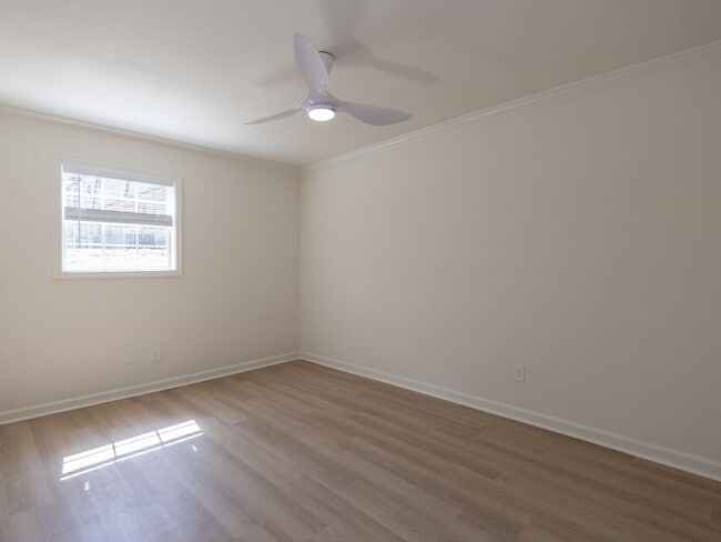 Building Photo - RENOVATED - 2BR/1BA FOR RENT