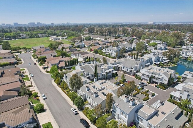 Building Photo - 15 Waterway