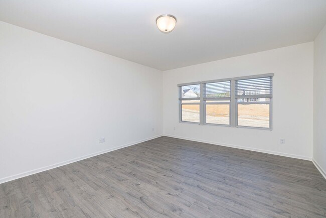 Building Photo - BEAUTIFUL 4 Bedroom Home Piedmont School D...