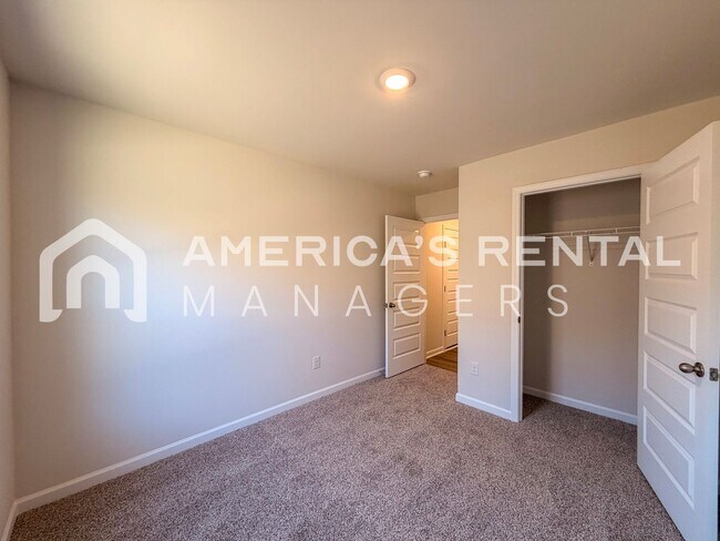 Building Photo - 396 Jackson Pt Cir