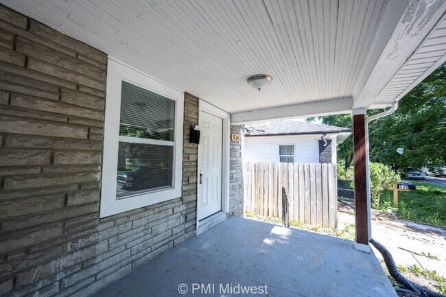 Building Photo - 514 N Chester Ave
