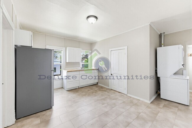 Building Photo - 934 Hovey St SW