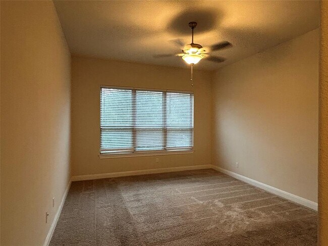 Building Photo - 3750 E Palm Valley Blvd