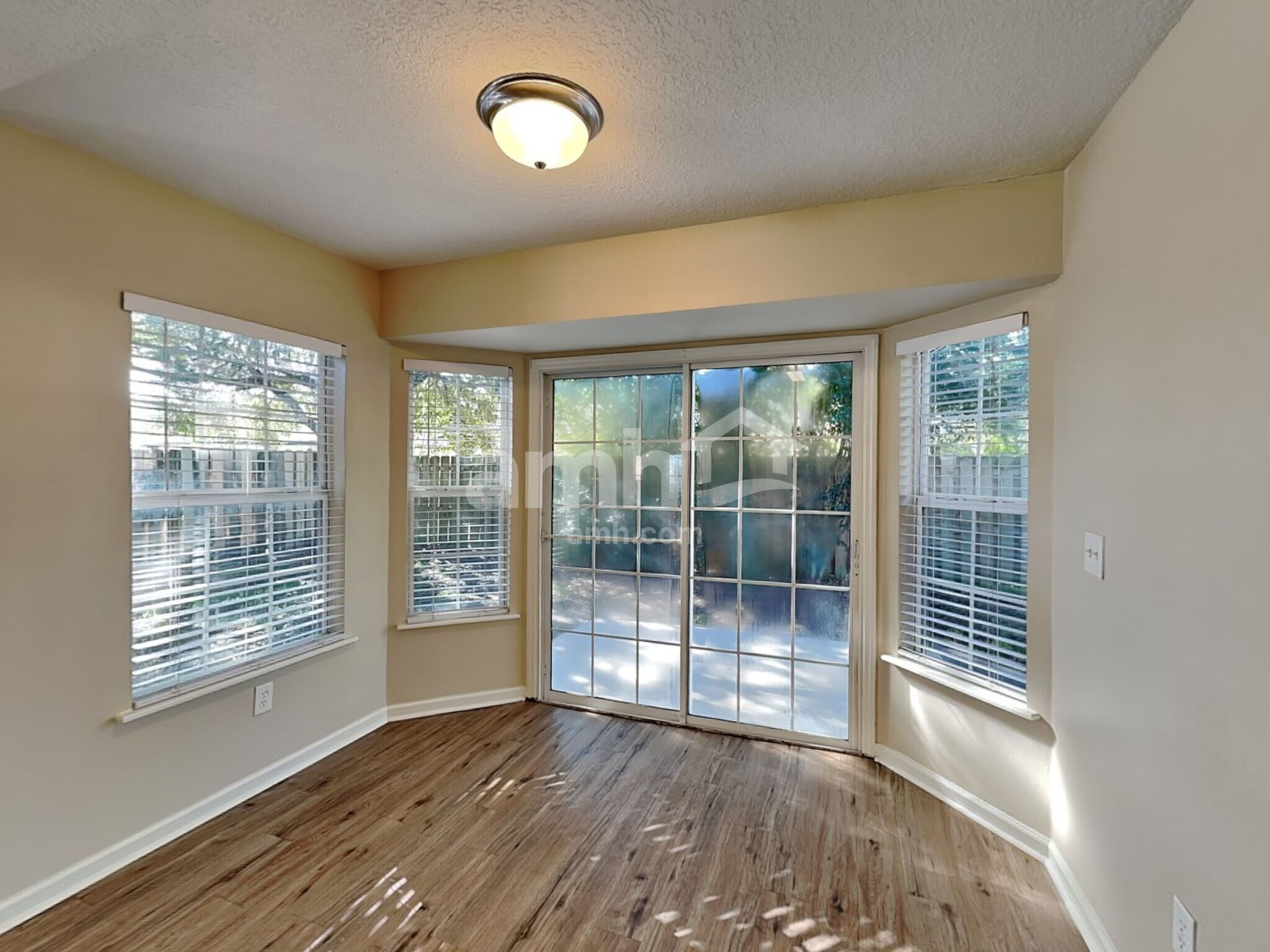 Building Photo - 1433 Heather Ct