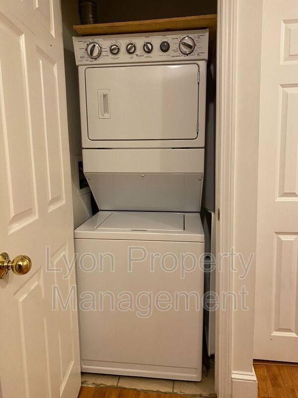 Building Photo - 426 Mt Hope St