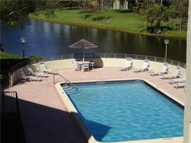 Building Photo - 2309 S Cypress Bend Dr