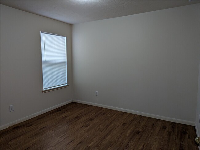 Building Photo - 13831 Maximos Dr