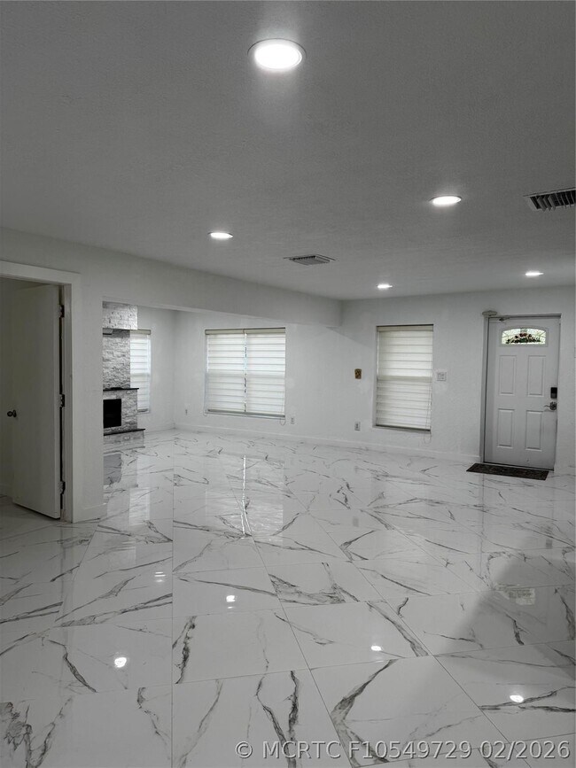 Building Photo - 4250 NW 9th Ct