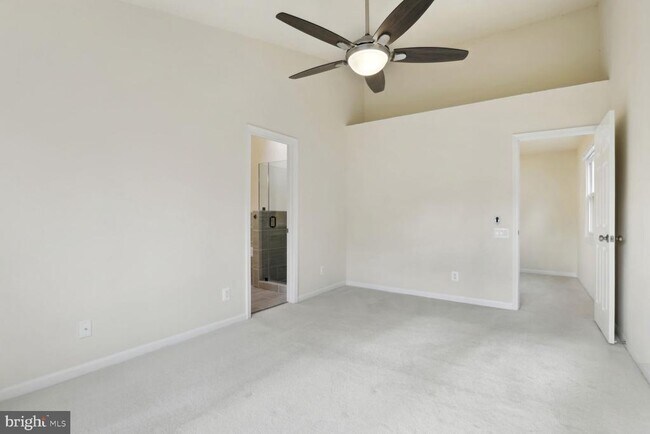 Building Photo - 43840 Laburnum Square