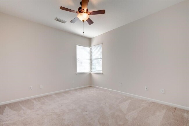 Building Photo - 34 N Longsford Cir