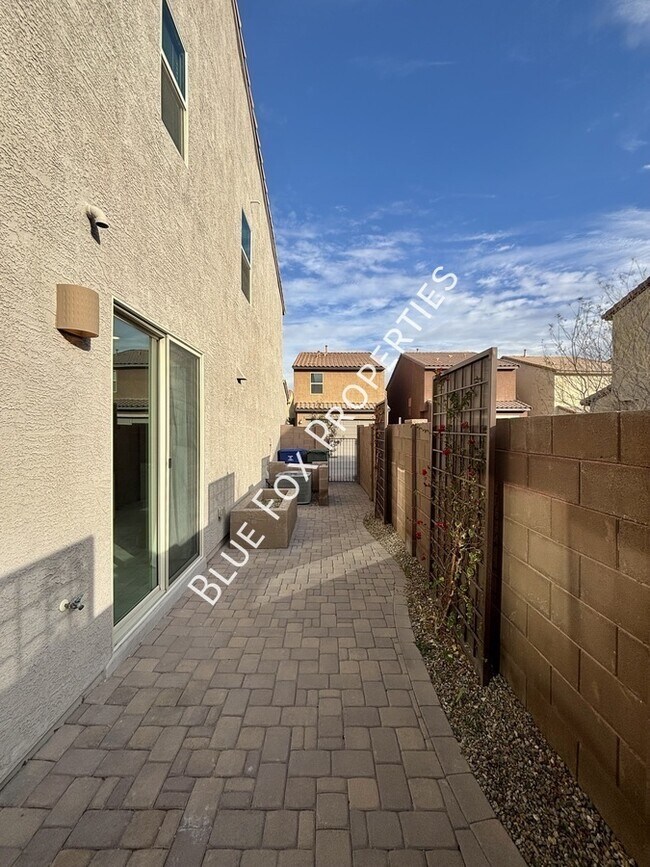 Building Photo - 1048 E Descent St